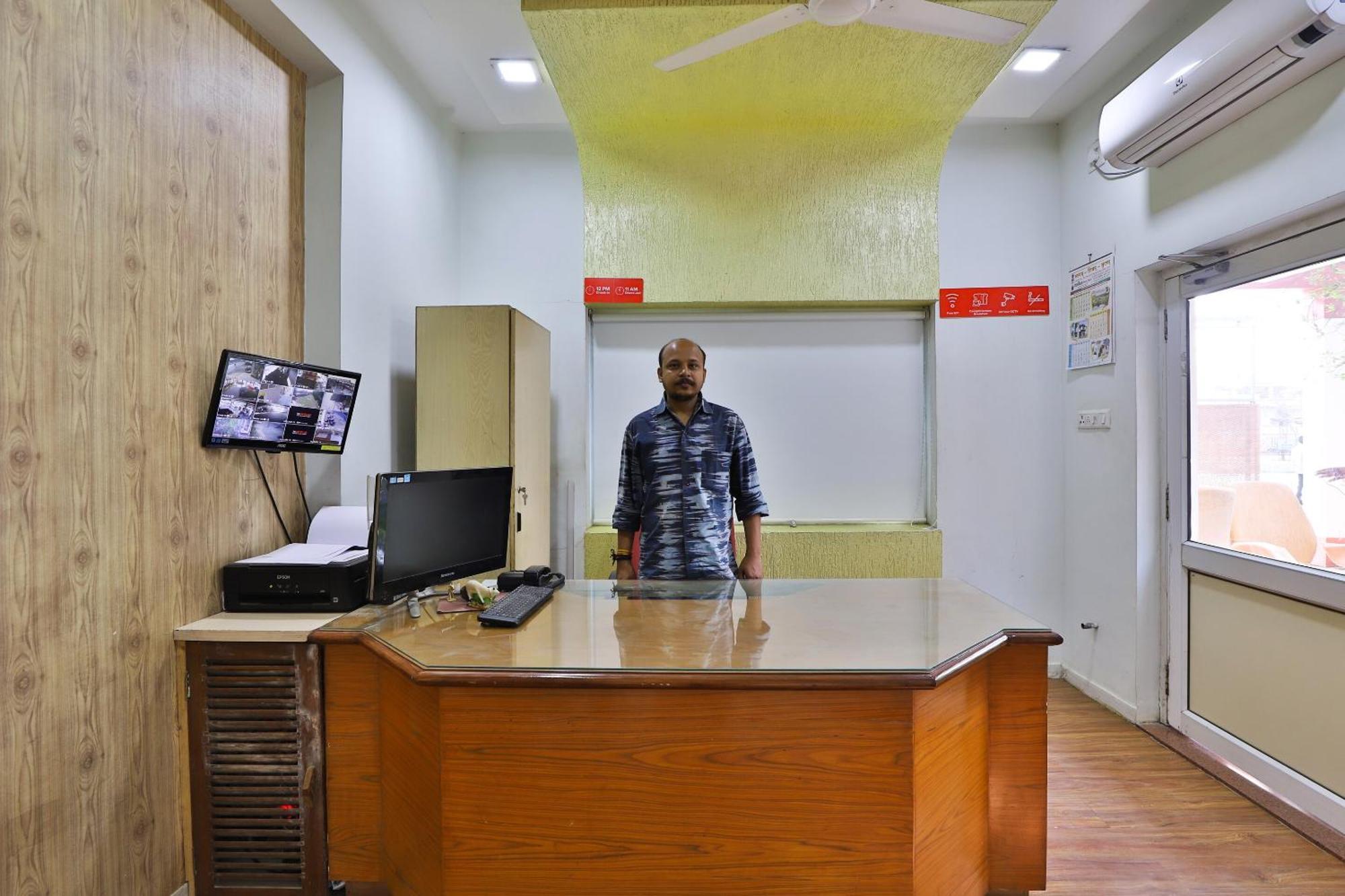 Oyo Milan Party Hall Vadodara Exterior photo