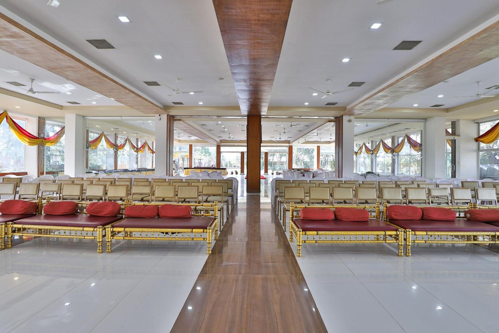 Oyo Milan Party Hall Vadodara Exterior photo