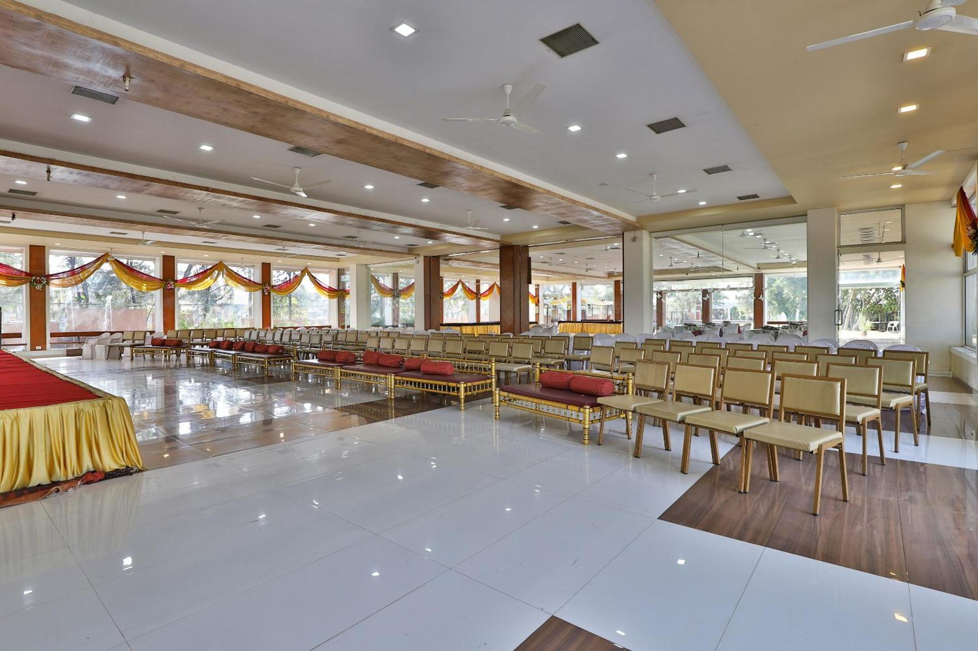 Oyo Milan Party Hall Vadodara Exterior photo