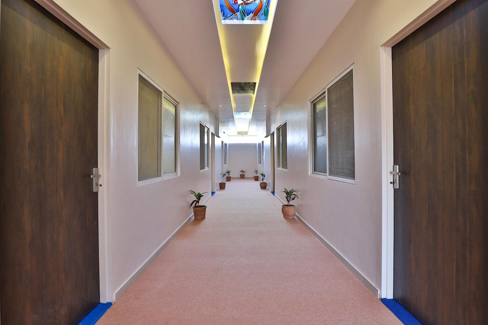 Oyo Milan Party Hall Vadodara Exterior photo