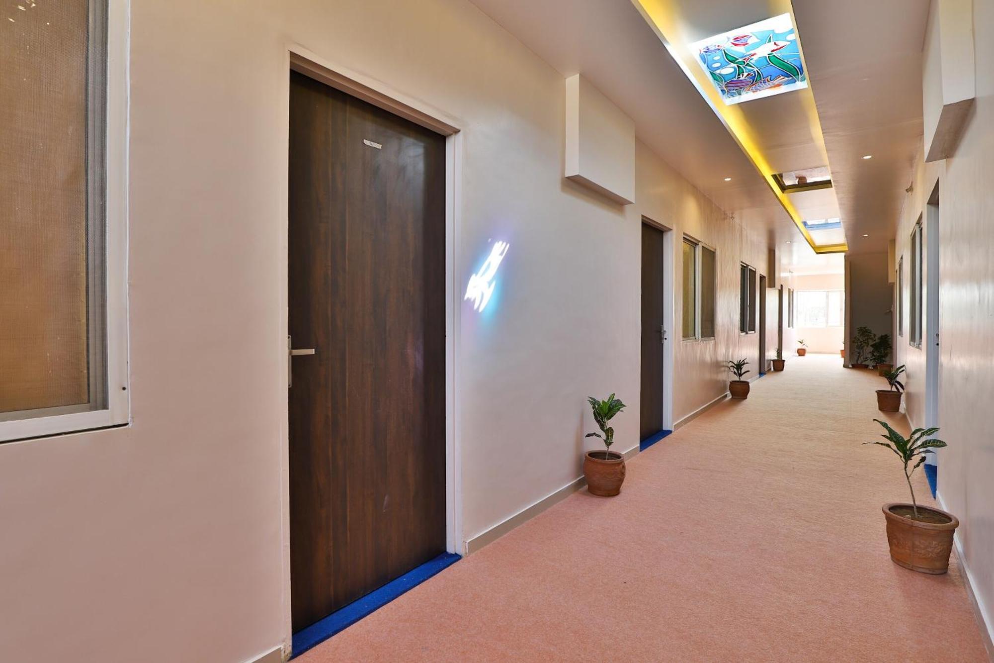 Oyo Milan Party Hall Vadodara Exterior photo